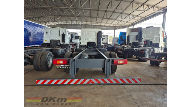 Volvo/VM 220 ano 2018 chassi 4x2 c/ ar.