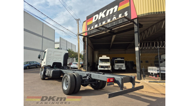 Volvo/VM 220 ano 2018 chassi 4x2 c/ ar.