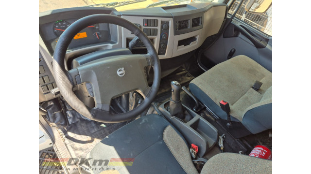 Volvo/VM 220 ano 2018 chassi 4x2 c/ ar.