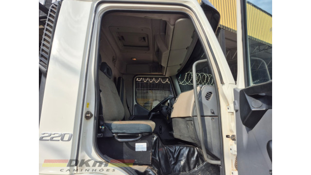 Volvo/VM 220 ano 2018 chassi 4x2 c/ ar.