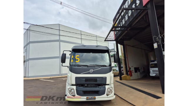 Volvo/VM 220 4x2R 2015 completo