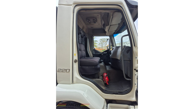 Volvo/VM 220 4x2R 2015 completo