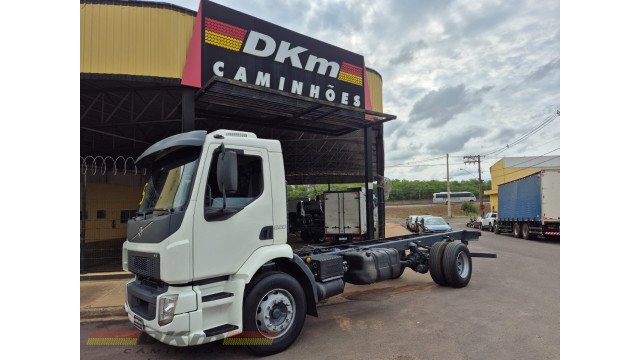 Volvo/VM 220 4x2R 2015 completo