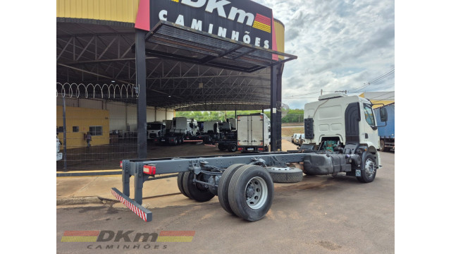 Volvo/VM 220 4x2R 2015 completo