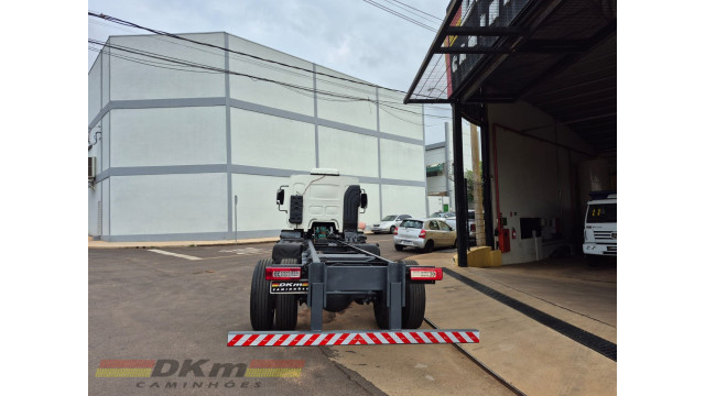 Volvo/VM 220 4x2R 2015 completo