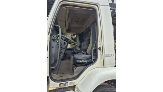 Volvo/VM 220 4x2R 2015 completo