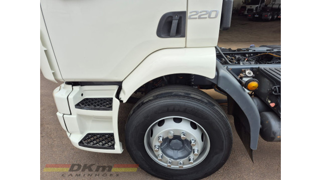 Volvo/VM 220 4x2R 2015 completo