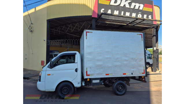 Hyundai/HR 2012 diesel c/baú 3mts.