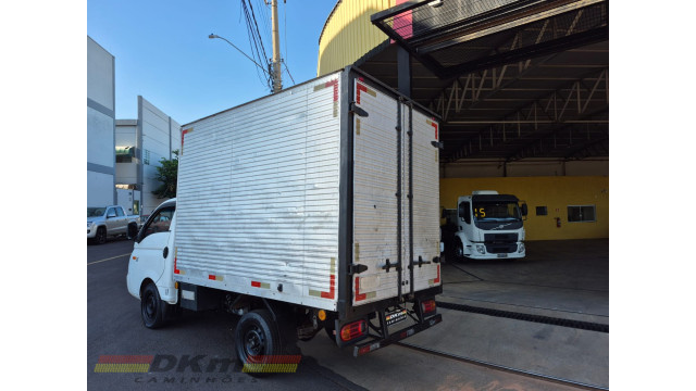 Hyundai/HR 2012 diesel c/baú 3mts.